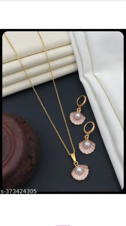 Unique Pendal With Chain + Free Earrings